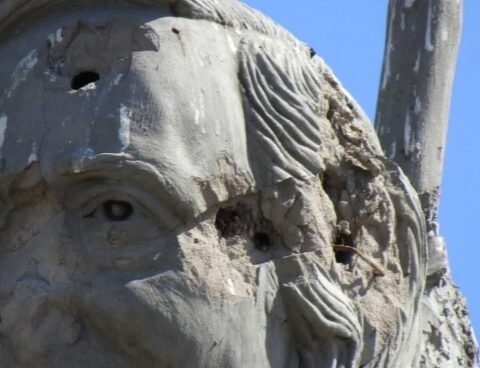 They vandalized a monument of Néstor Kirchner