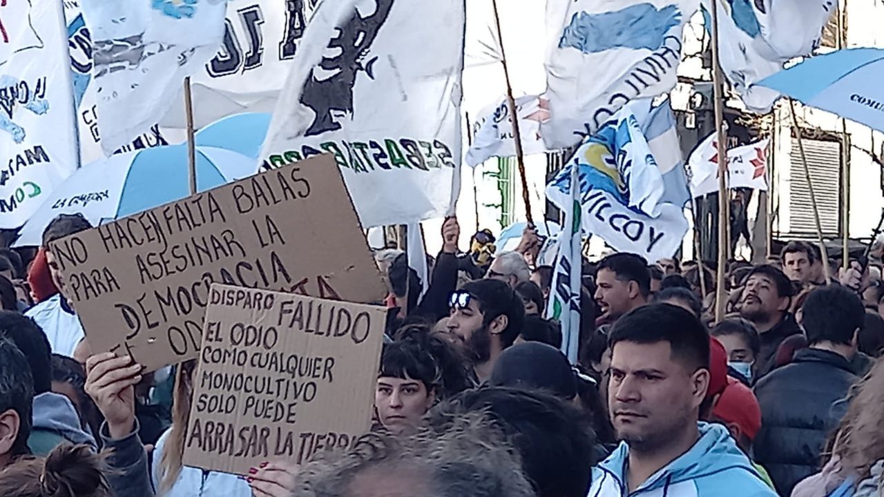 Thousands arrive at the Plaza de Mayo to repudiate the assassination attempt against Cristina Fernández