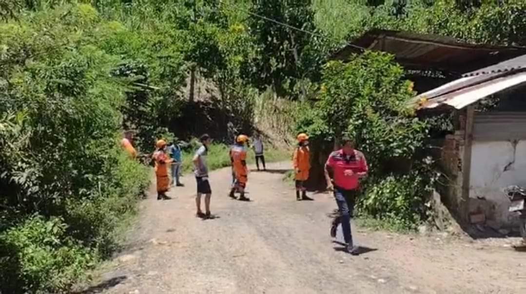 Three people from the same family were killed by a rock that fell on a house