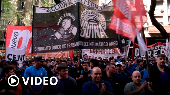 Tire workers maintain strike and blockades while negotiations continue