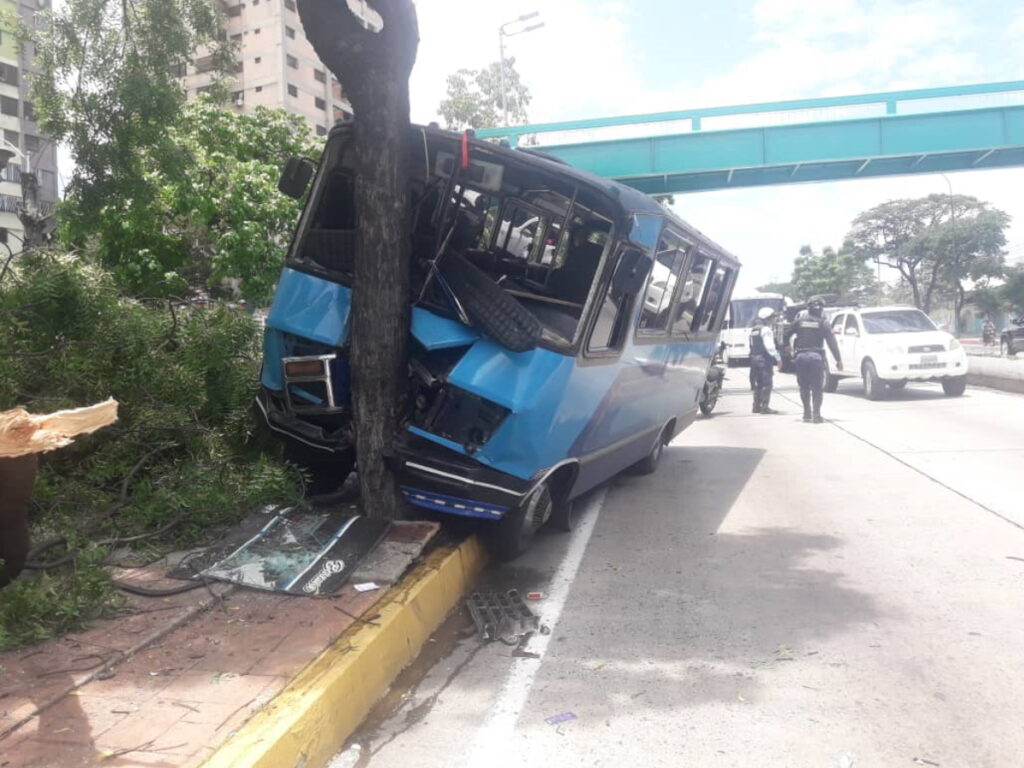 Twelve injured left shock on Soublette Avenue in La Guaira