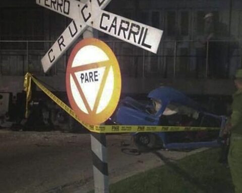 Two deceased in the collision of a train with a vehicle in Havana