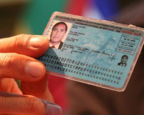 Until when and how can I renew my ID via the web to vote in the elections of October 2