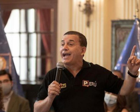 Urresti assures that he will participate in the debate as long as it is not a "conversation of friends"