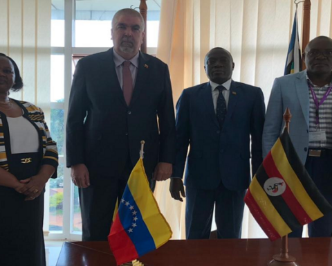 Venezuela y Uganda exploran posibilidades de cooperación en turismo