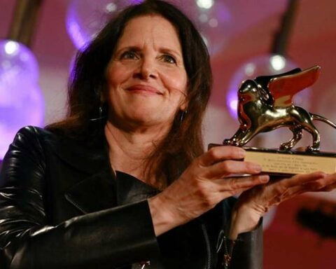 Venice awards a political documentary against opiates in the United States