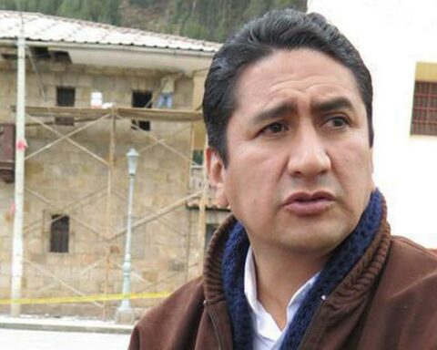 Vladimir Cerrón: "I don't know anyone who doesn't live from the State"