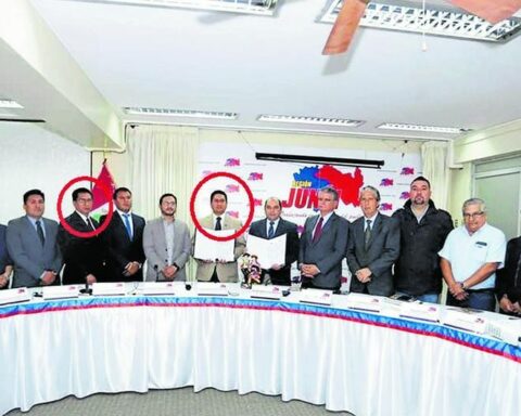 Vladimir Cerrón's pencil is disguised as a 'ball' so as not to lose control over Junín