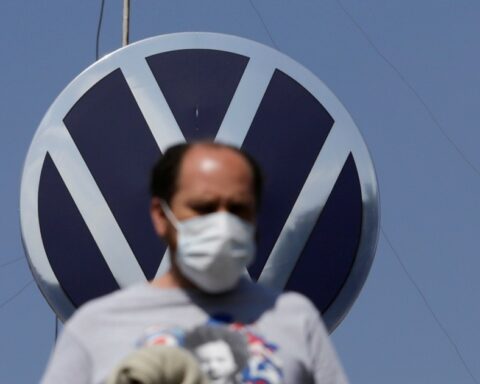 Volkswagen union announces in extremis postponement of strike deadline