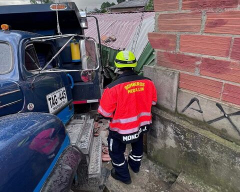 Volqueta would have run out of brakes and collided with a kindergarten in Medellín