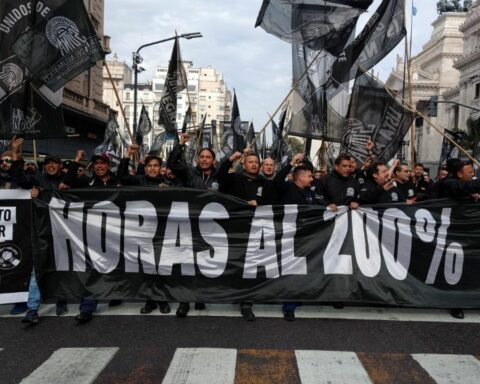 Waiting for a solution, the SUTNA meets again with the business chambers