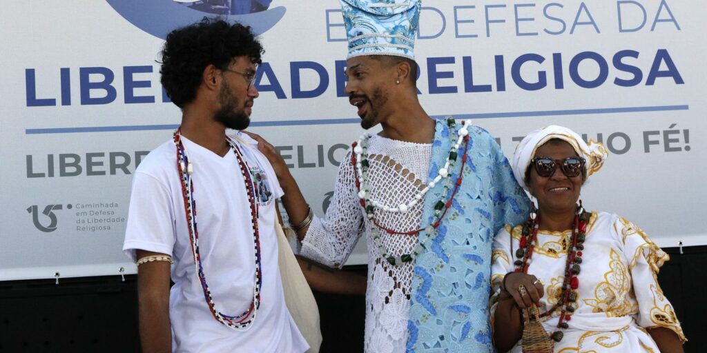 Walk against intolerance brings together representatives of religions in Rio