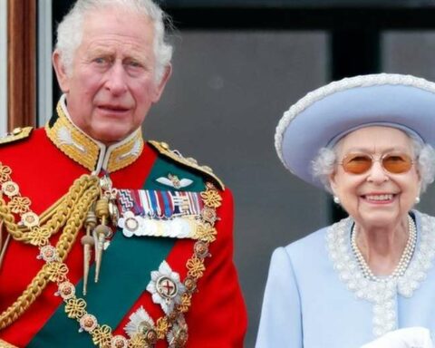 What is the role of the monarchy in the UK?
