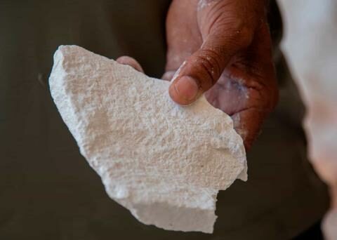 What other minerals are exploited in the DR beyond gold?