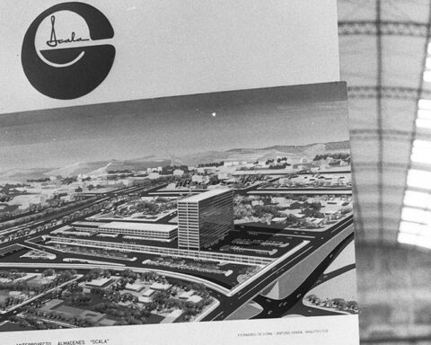 Lima, 20 de mayo de 1967. Imagen de un recorrido por las instalaciones de Scala Gigante en plena construcción. El megamercado de la esquina de Alfonso Ugarte con Venezuela marcó toda una época. (Foto: GEC Archivo Histórico).