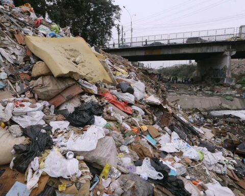 Which are the municipalities with the most complaints in Peru according to the Ombudsman's Office