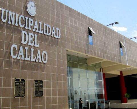 Who are the candidates for the provincial mayor of Callao and what experience do they have?