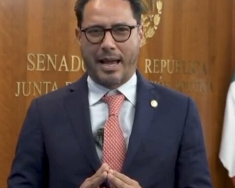 Who is Raúl Paz Alonzo, the senator who left the PAN to go to Morena?