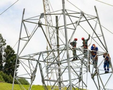 Will Petro be able to modify energy rates or not?