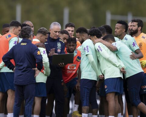 With full team, Tite leads training in Le Havre