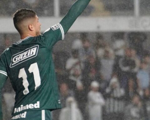 With two from Pedro Raul, Goiás wins and overtakes Santos in the Brazilian