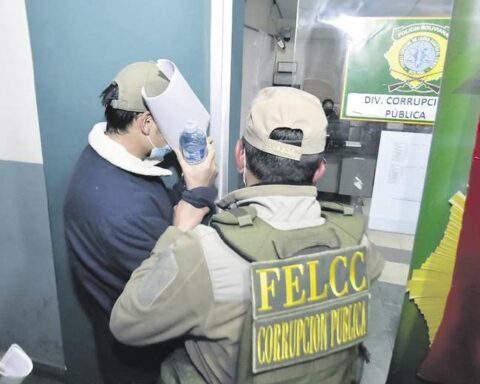 Witness implicates the president of ABC for receiving bribes;  the Government doubts the version