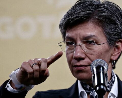 "Pot of drug trafficking that we find, pot that we demolish"Claudia Lopez