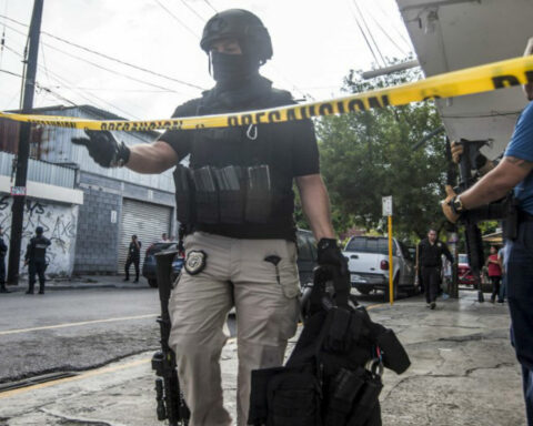 18 people killed in two armed attacks in Mexico