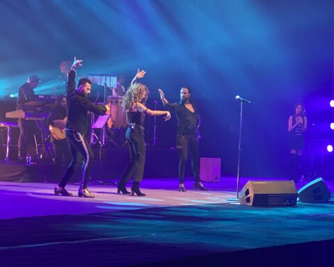 A gypsy energy named Rosario Flores;  concert and chronicle