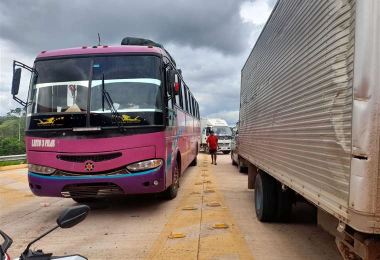 A hundred vehicles are stranded in San Ignacio de Velasco due to blockades