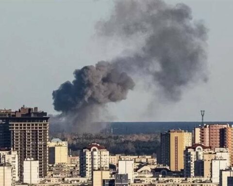 A new wave of Russian missile attacks leaves most of Kyiv without water or electricity