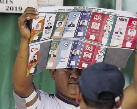 A polarized Bolivia debates the quality of democracy