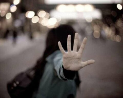 A teenager goes to look for a job and her employer tried to rape her