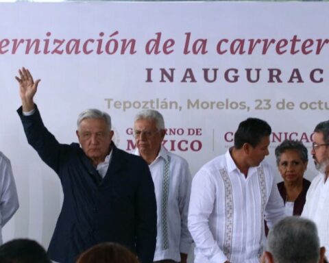 AMLO: They thought the government was going to fall with a bombing by #GuacamayaLeaks