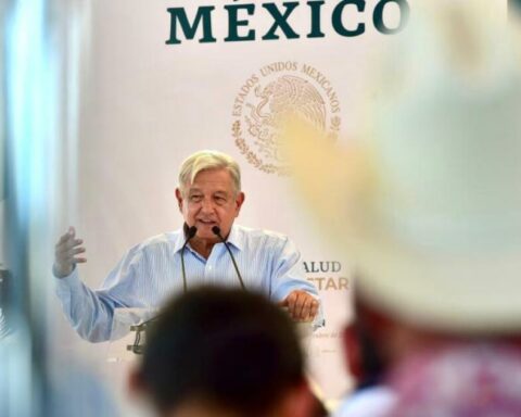 AMLO denies debt and ensures resources for 2023 before the PEF discussion