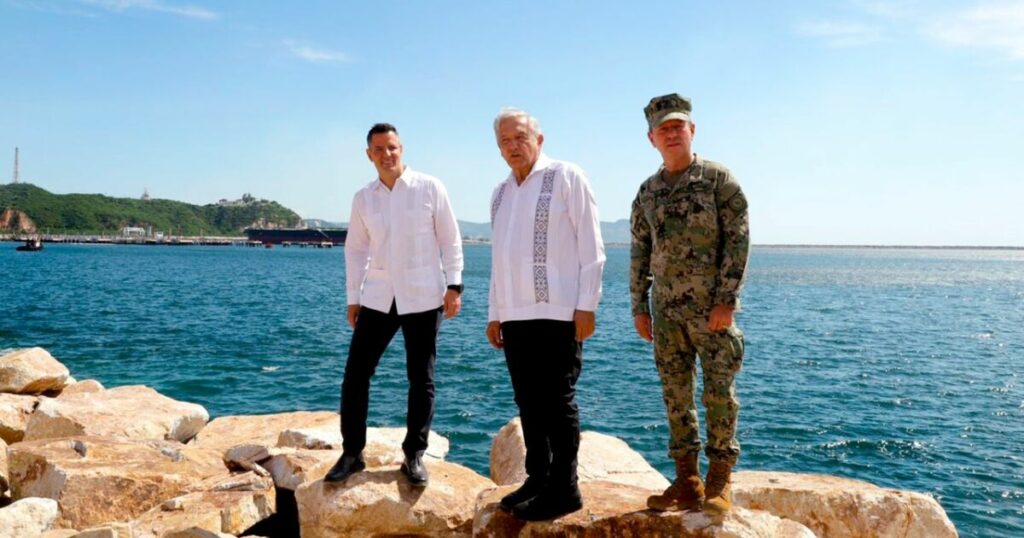 AMLO supervises the construction of breakwaters in the Port of Salina Cruz, Oaxaca