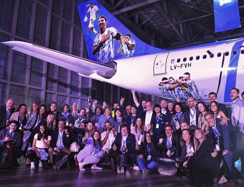 Airlines presented the plane that will take fans to the World Cup