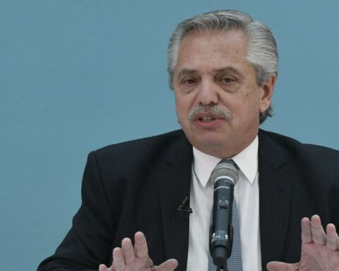 Alberto Fernández launches the satellite connectivity plan in health centers