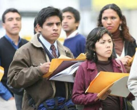 Alejandro Cavero presents a bill that seeks to promote formal youth employment