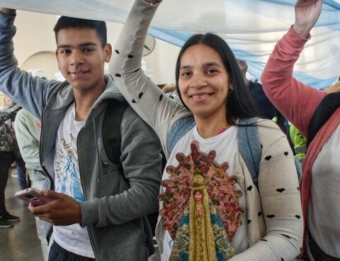 Amid chants and "Long live the Virgin", began the 48th.  pilgrimage to luján