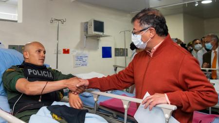 An indigenous protest in Bogotá ended with violence and injured policemen