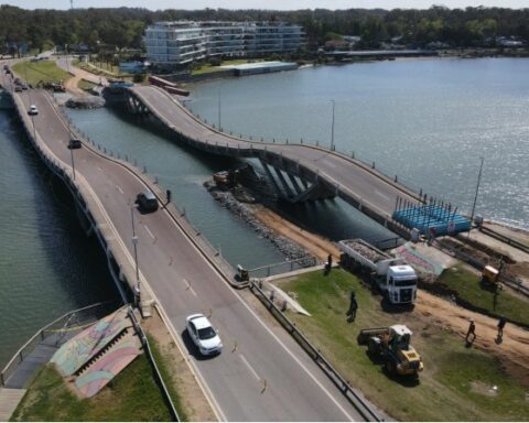 Antía and the bridge: «We are not magicians»