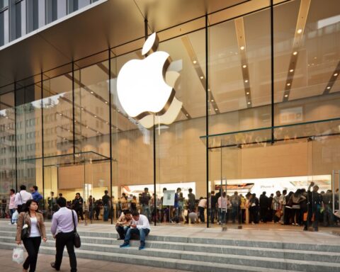 Apple raises the prices of its music and television services