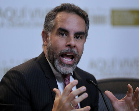 Armando Benedetti says that Colombia is full of "#!" Why?