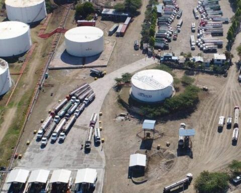 Armed men storm Port-au-Prince's main oil terminal