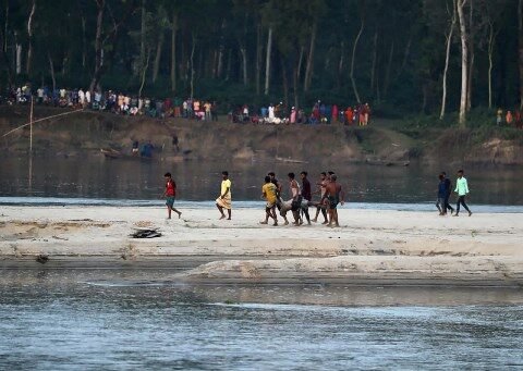 At least 10 dead and 60 missing in shipwreck in Nigeria