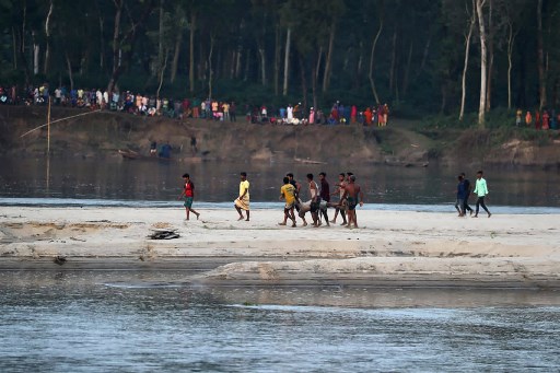 At least 10 dead and 60 missing in shipwreck in Nigeria