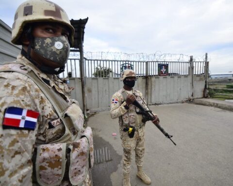 Autoridades detectan comercio ilegal de combustible en la frontera