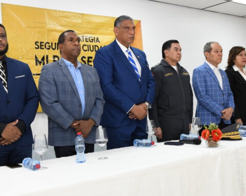 Authorities receive illegal weapons seized as evidence of crime in SDE