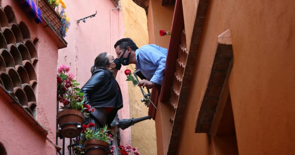 Authorities reopen the Callejón del Beso in Guanajuato after conflict